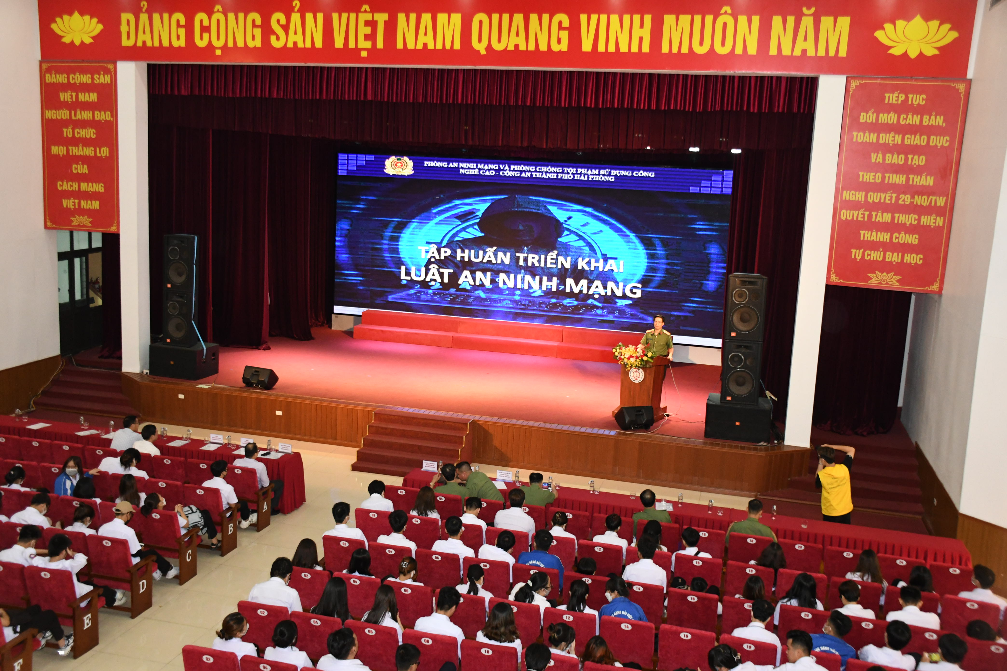Người dân gửi thư cảm ơn Phòng An ninh mạng và phòng chống tội phạm sử dụng công nghệ cao 